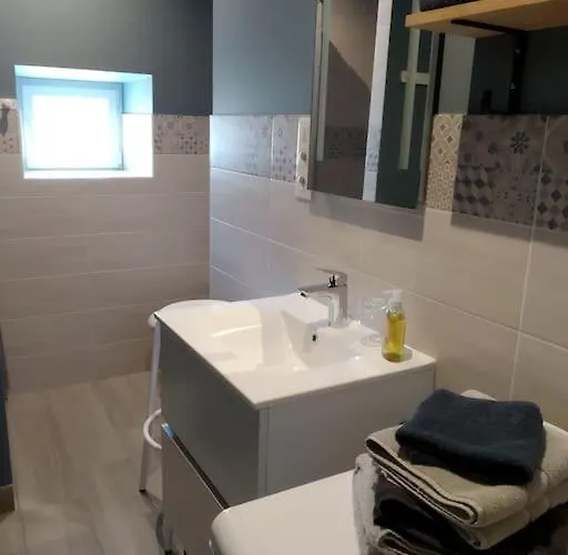 La Maison Bleue Grane